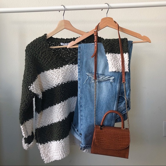 NEW 🔝✨STRIPE KNIT SWEATER - Picture 2 of 5